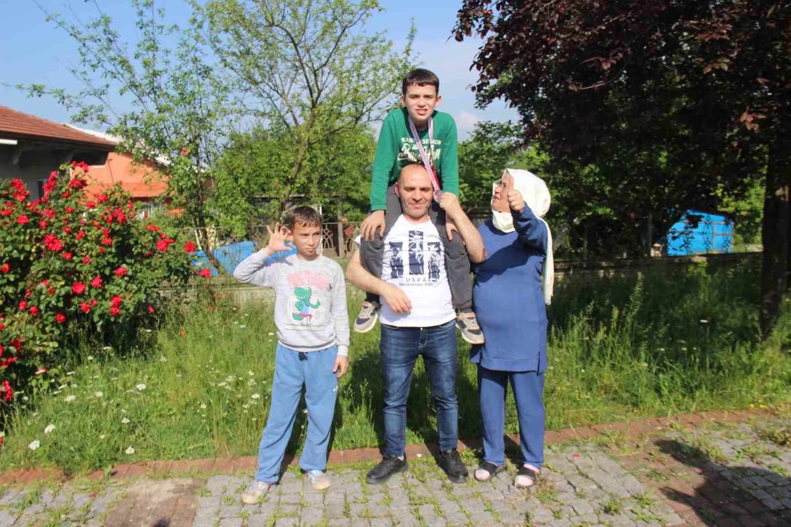 Kocaeli’de Talha Umut atletizm branşında ter döküyor, doktorlar ’yürüyemez’ demişti