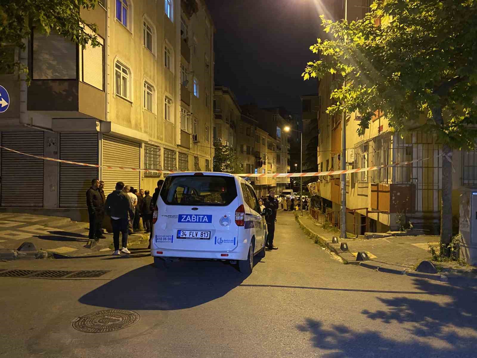 Bağcılar’da temeli kazılan inşaatta toprak kayması: Tedbir amacıyla 6 katlı bina boşaltıldı