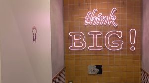 Şişli’deki ünlü bir alışveriş merkezinde LGBT skandalı