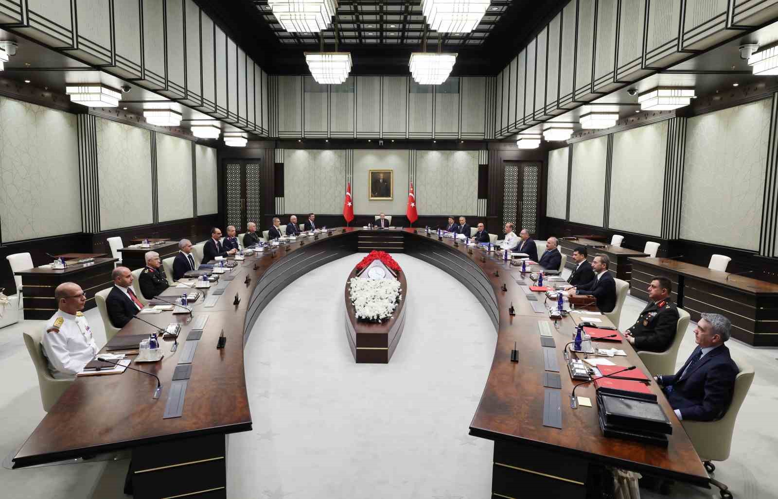 Milli Güvenlik Kurulu (MGK) Toplantısı, Cumhurbaşkanı Recep Tayyip Erdoğan başkanlığında Beştepe’de başladı.
