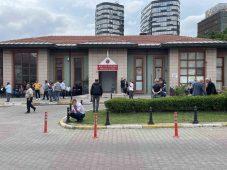 Fatih’te çıkan silahlı kavgada hayatını kaybedenlerin cenazeleri ailelerine teslim edildi