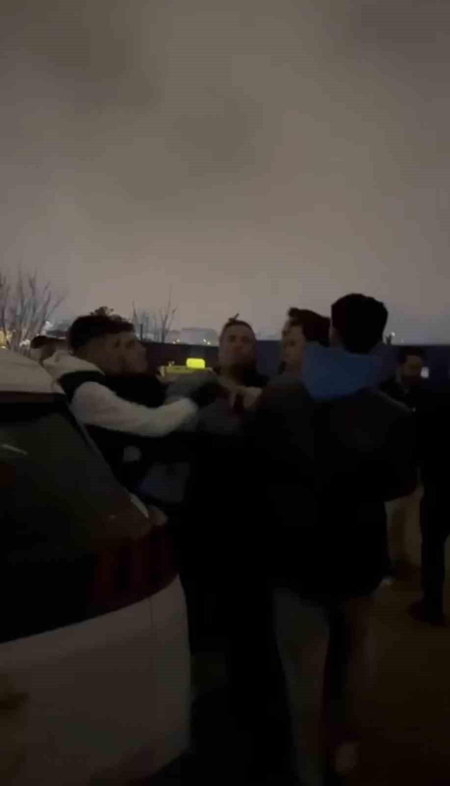 İstanbul’da polisi yaralayıp, ucu kor sopayla saldırdılar