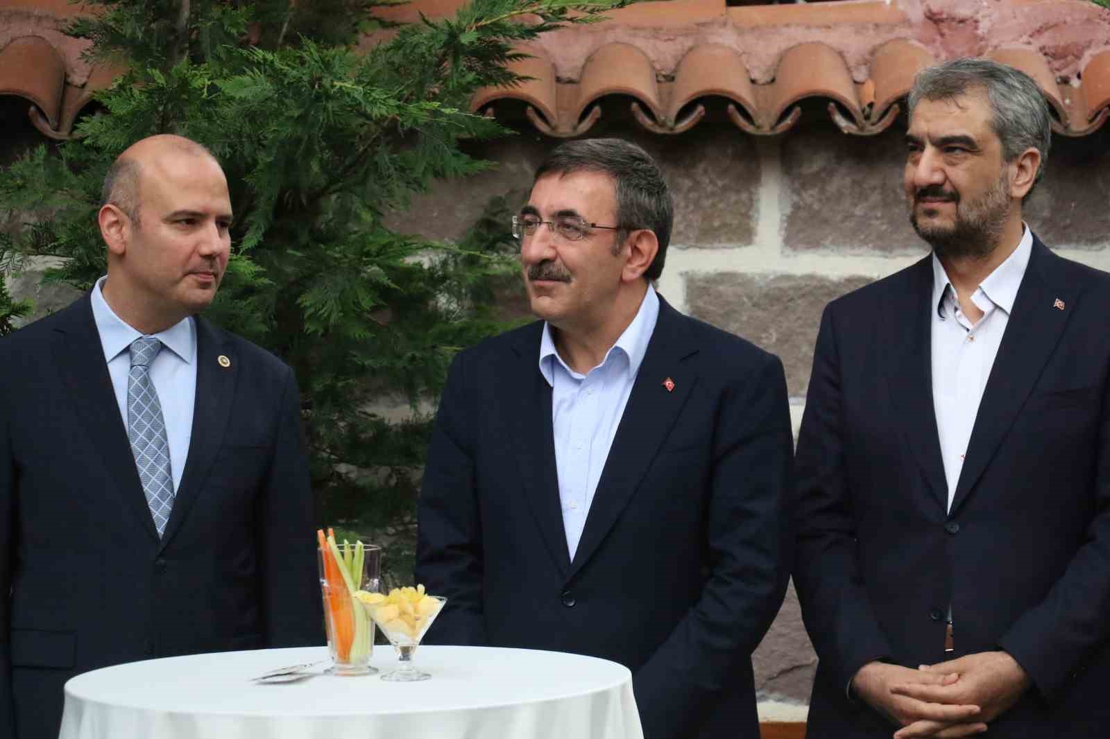Cumhurbaşkanı Yardımcısı Yılmaz’dan asgari ücret açıklaması