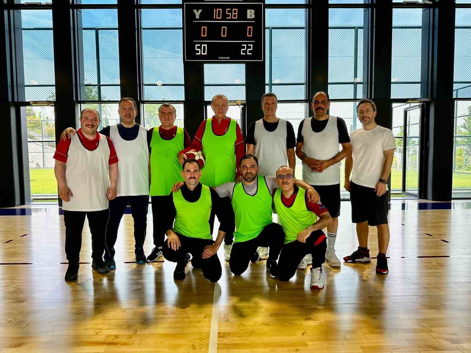 Cumhurbaşkanı Erdoğan,  ekibiyle basketbol maçı yaptı