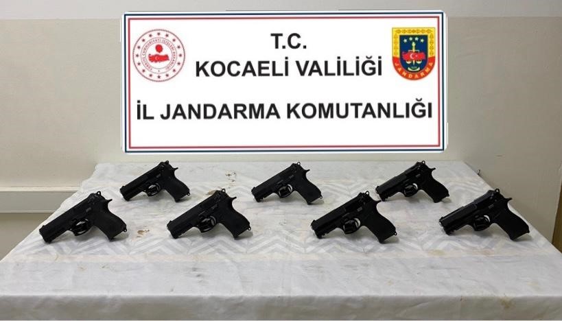 Kocaeli’de yapılan operasyonda 7 ruhsatsız tabanca ele geçirildi