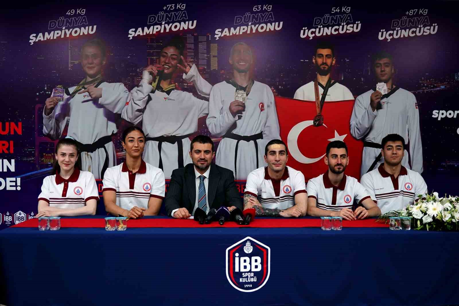 İBBSK Genel Sekreteri Erdem Arslanoğlu, Dünya Tekvando Şampiyonası’nda madalya alan sporcularla buluştu