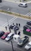Tartıştığı kişiye sunrooftan vurmaya çalıştı, ilginç kavga kamerada