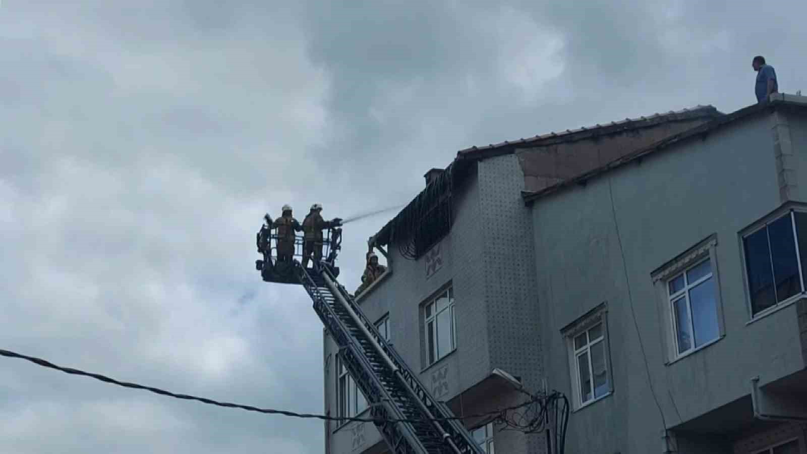 Ümraniye’de evde çıkan yangında yaşlı kadın ile torunu yaralandı