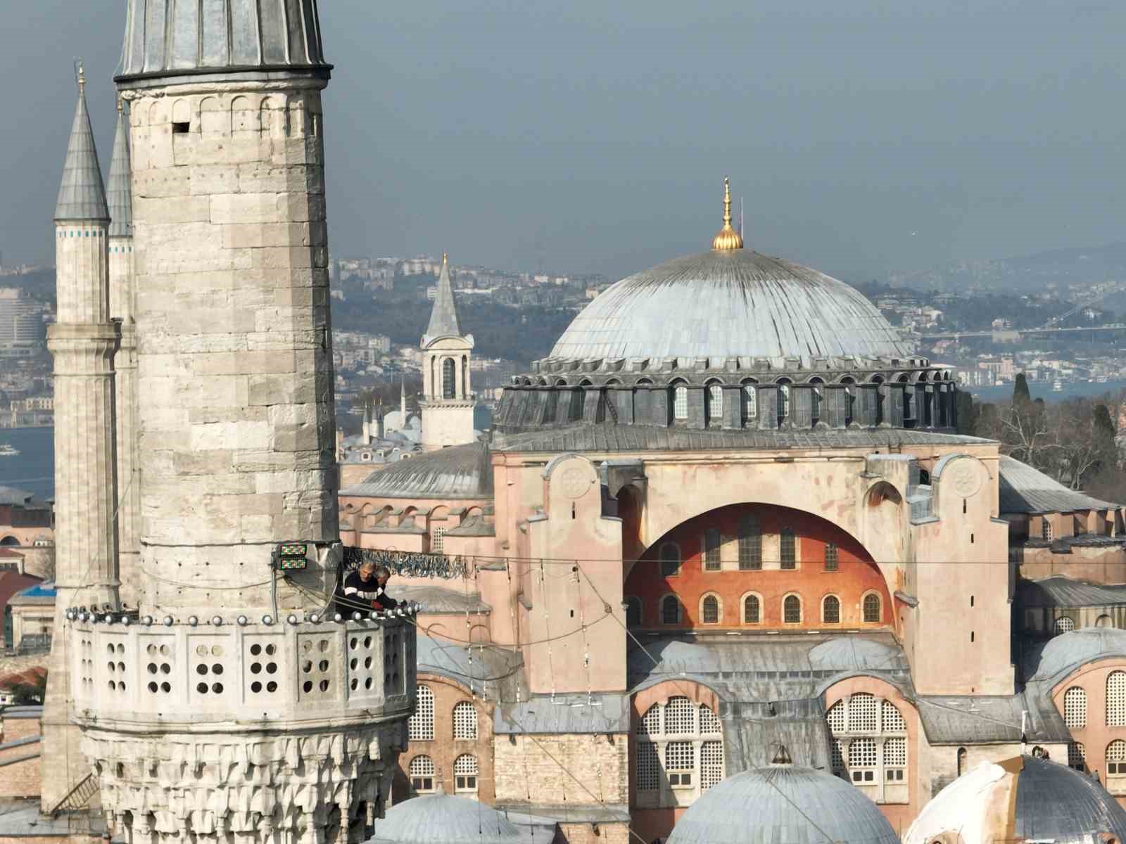 Ayasofya ve Sultanahmet Camii’lerinde karşılıklı ezan okuma geleneği