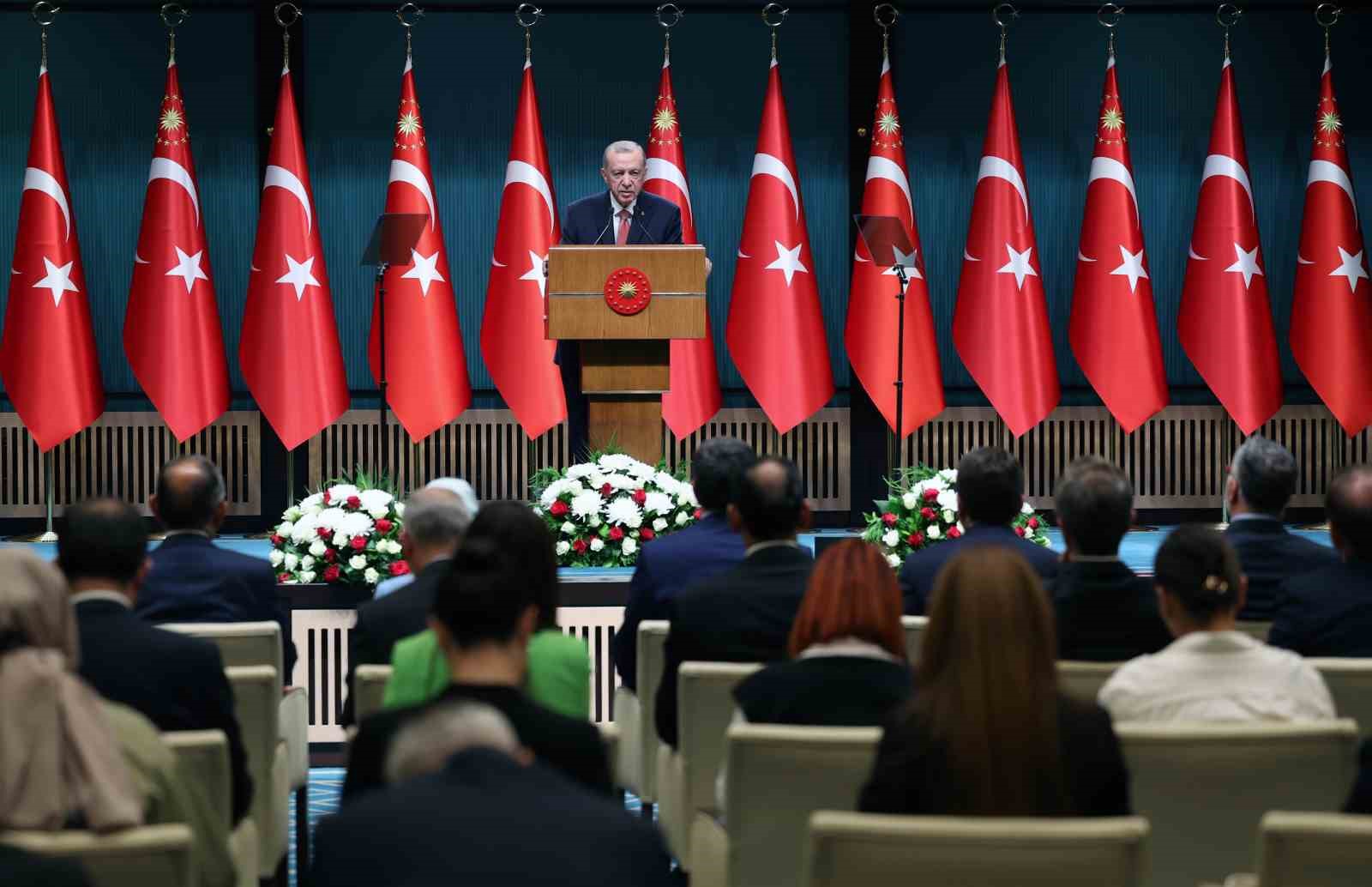Cumhurbaşkanı Erdoğan: “Milletimiz, 14 Mayıs ve 28 Mayıs’ta iki kez ortaya koyduğu iradesiyle eski sisteme dönüş önerilerini reddetmiştir. Parlamenter sistem tartışmaları bir daha açılmamak üzere kapanmıştır.”
