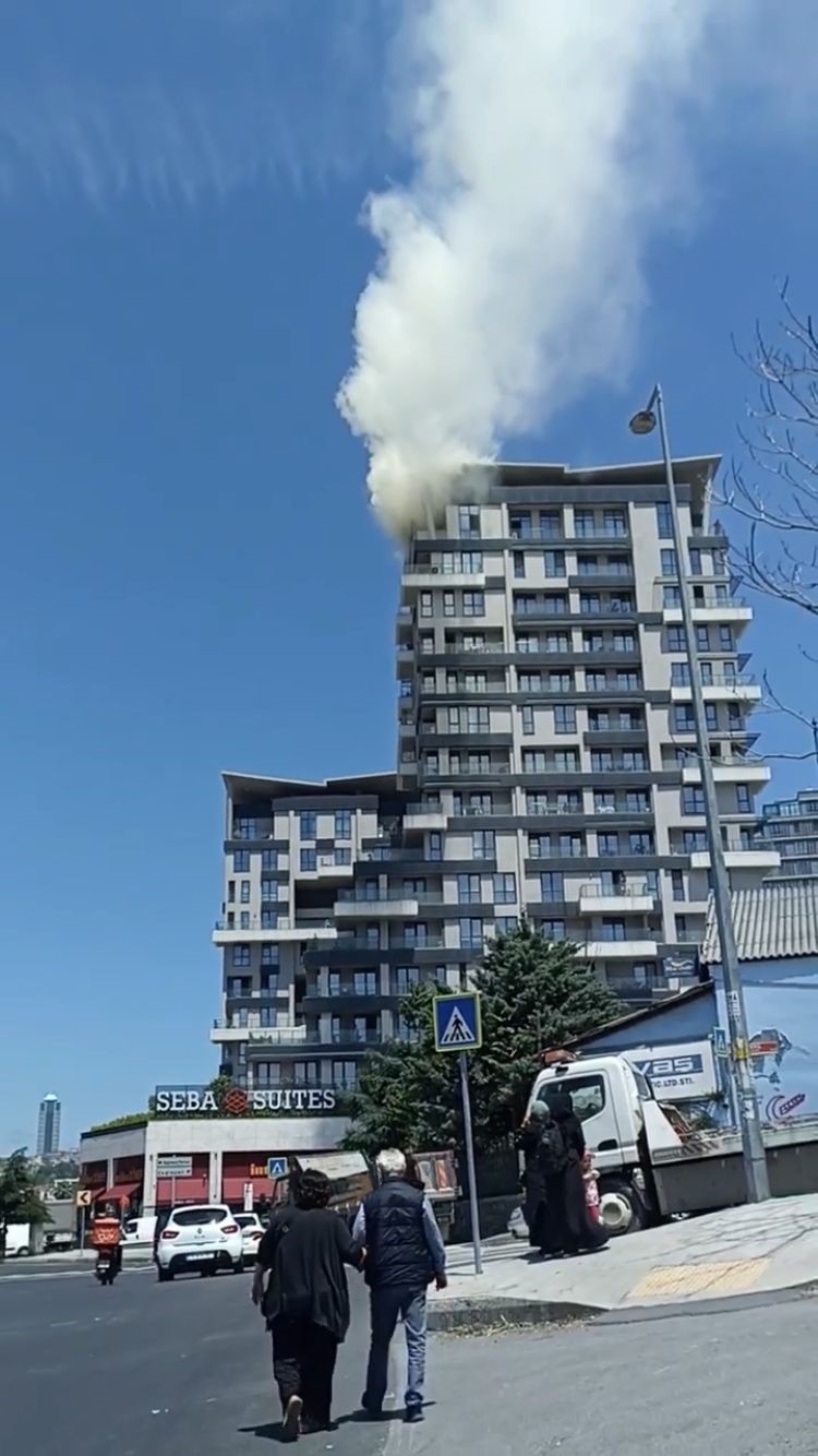 Kağıthane’de rezidansta yangın: Onlarca kişi mahsur kaldı