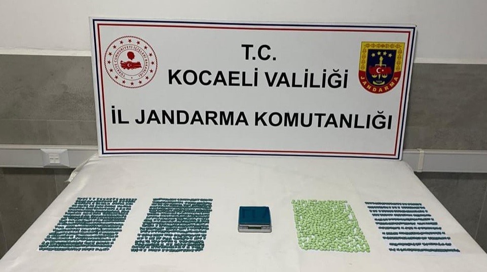 Kocaeli’de bir iş yerinde bin 678 tane uyuşturucu hap ele geçirildi