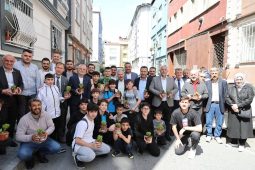Bayrampaşa’da 50 bin fesleğen dağıtılacak