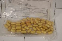 İstanbul Havalimanı’nda kurye yolcunun midesinden 640 gram kokain çıktı