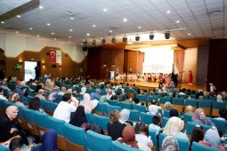 “Ana Kucağı” öğrencilerinin yılsonu gösterisi heyecanlı geçti