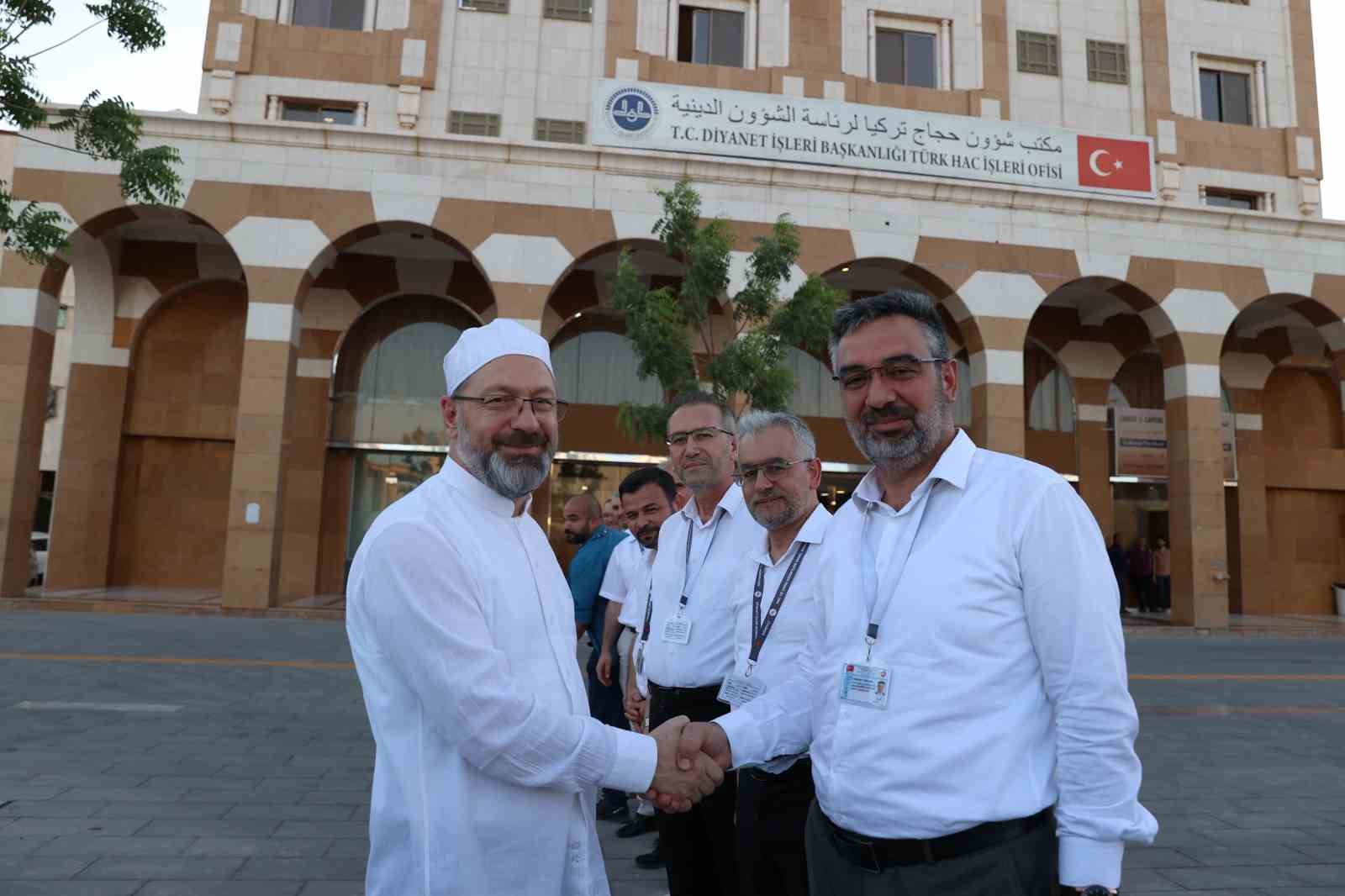 Diyanet İşleri Başkanı Erbaş, Medine’de Türk Hac İşleri Ofisi’ni ziyaret etti