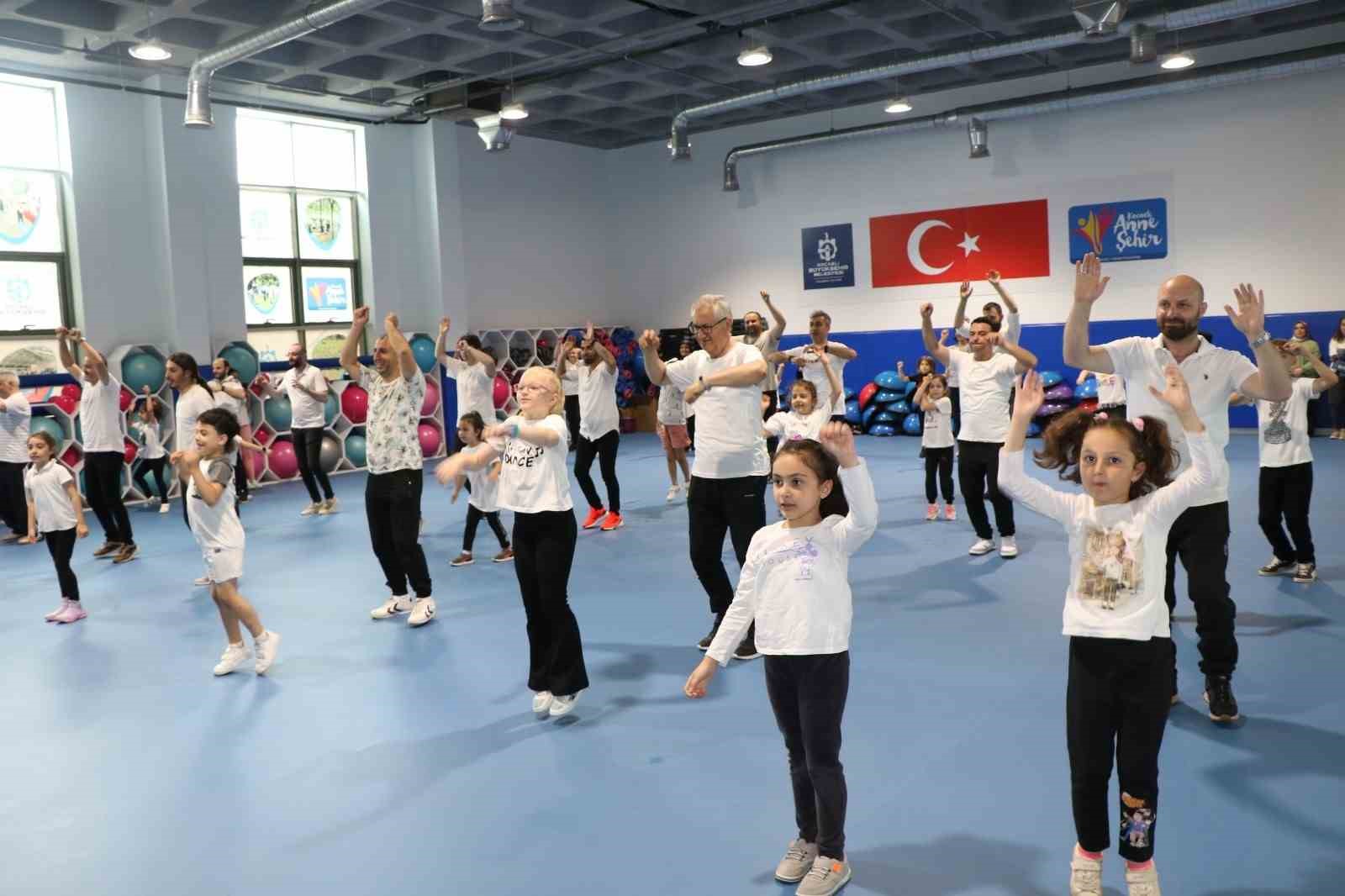 Babalar Günü’ne özel zumba ve dans