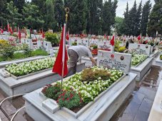 Edirnekapı Şehitliği’nde buruk Babalar Günü