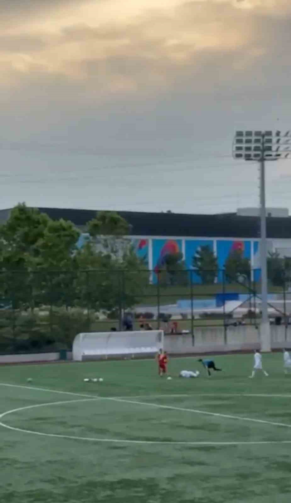 Bayrampaşa’da oynanan amatör futbol maçında kavga çıktı: Polis tarafları dağıtmak için havaya ateş açtı