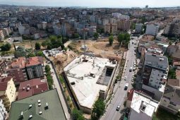 Kent meydanında otoparkın kaba inşaatı tamamlandı