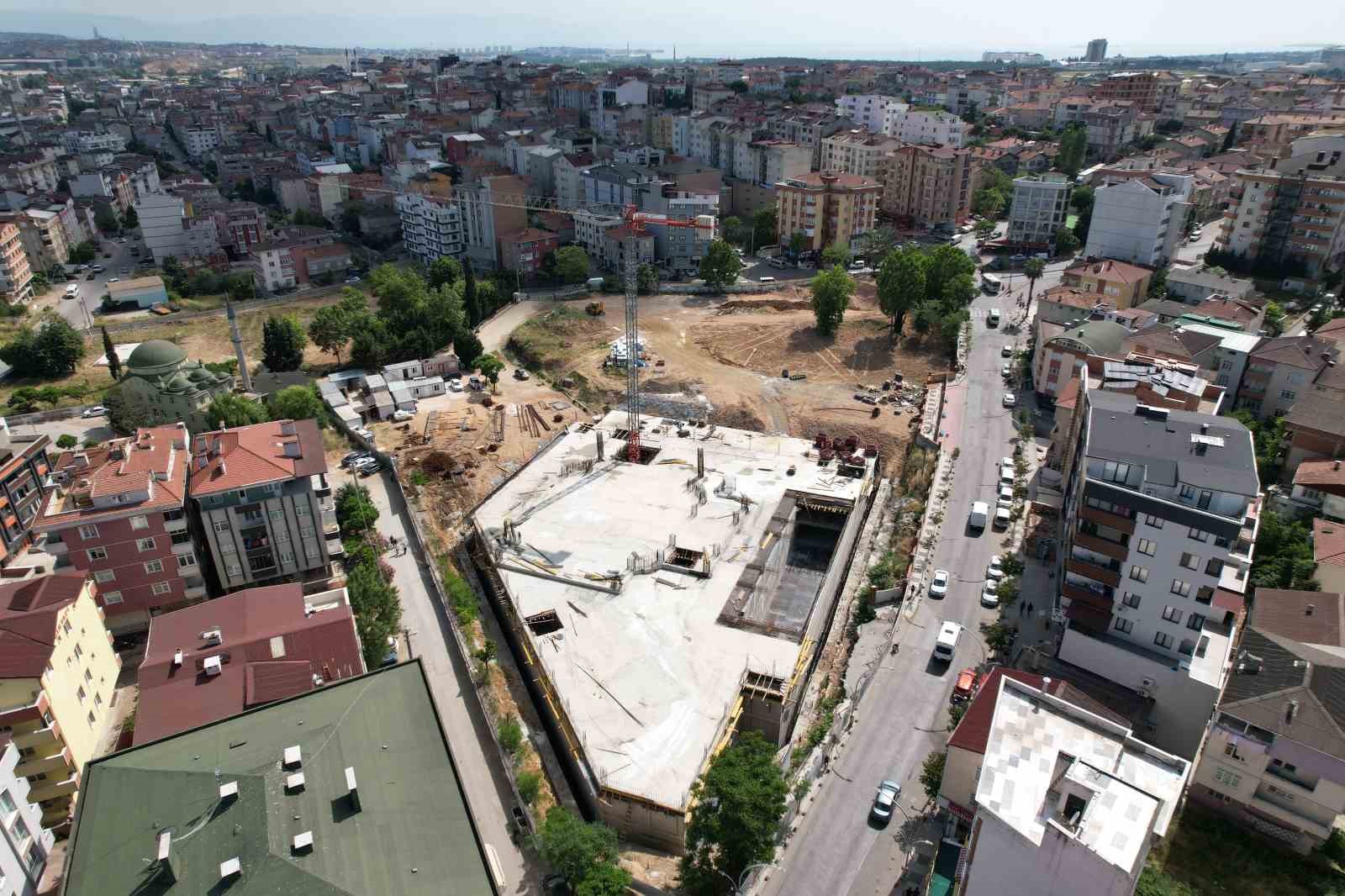 Kent meydanında otoparkın kaba inşaatı tamamlandı