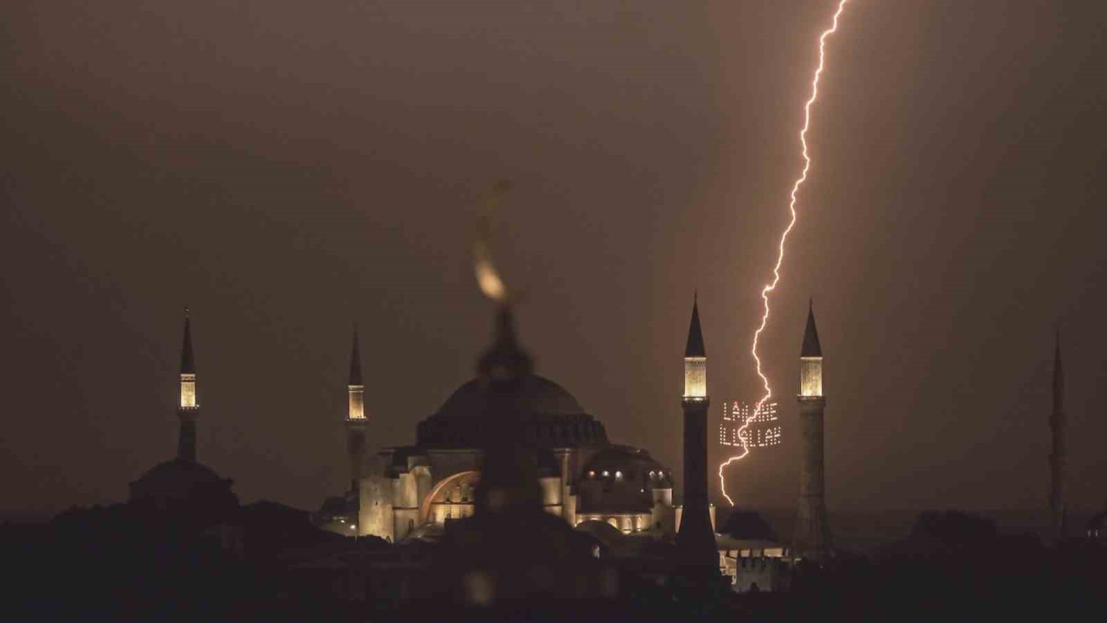 İstanbul ve çevresinde eşsiz şimşek görüntüleri kameraya yansıdı