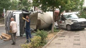 Kadıköy’de beton mikseri felaketi: 4 araç ezildi, 1 kişi yaralı