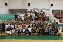 Derince’de voleybol şenliği
