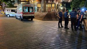Taksim’de korkunç olay: Otelin demir korkuluklarına bağladığı iple intihar etti