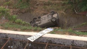 Kartal’da kontrolden çıkan otomobil su kanalına uçtu: 1 yaralı