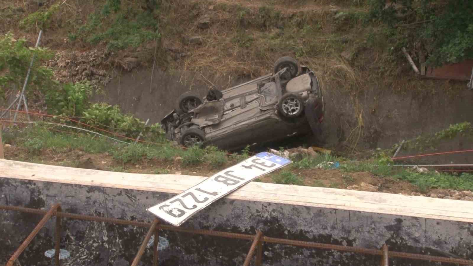 Kartal’da kontrolden çıkan otomobil su kanalına uçtu: 1 yaralı