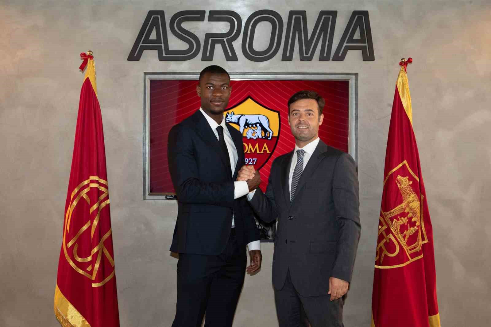 Roma, Evan N’Dicka’yı kadrosuna kattı