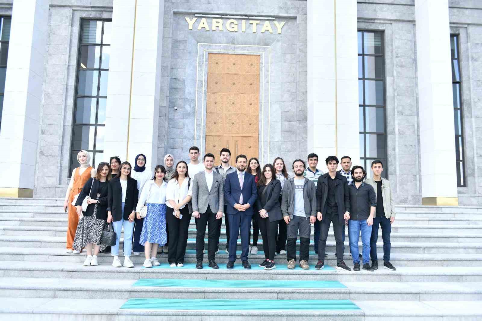 Hukuk Fakültesi öğrencilerinden Yargıtay Başkanı Akarca’ya ziyaret