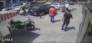 Bebek’te ünlü oyuncunun kaza anı kamerada