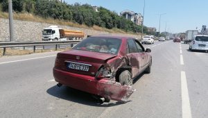 Kocaeli’de tır otomobile çarptı