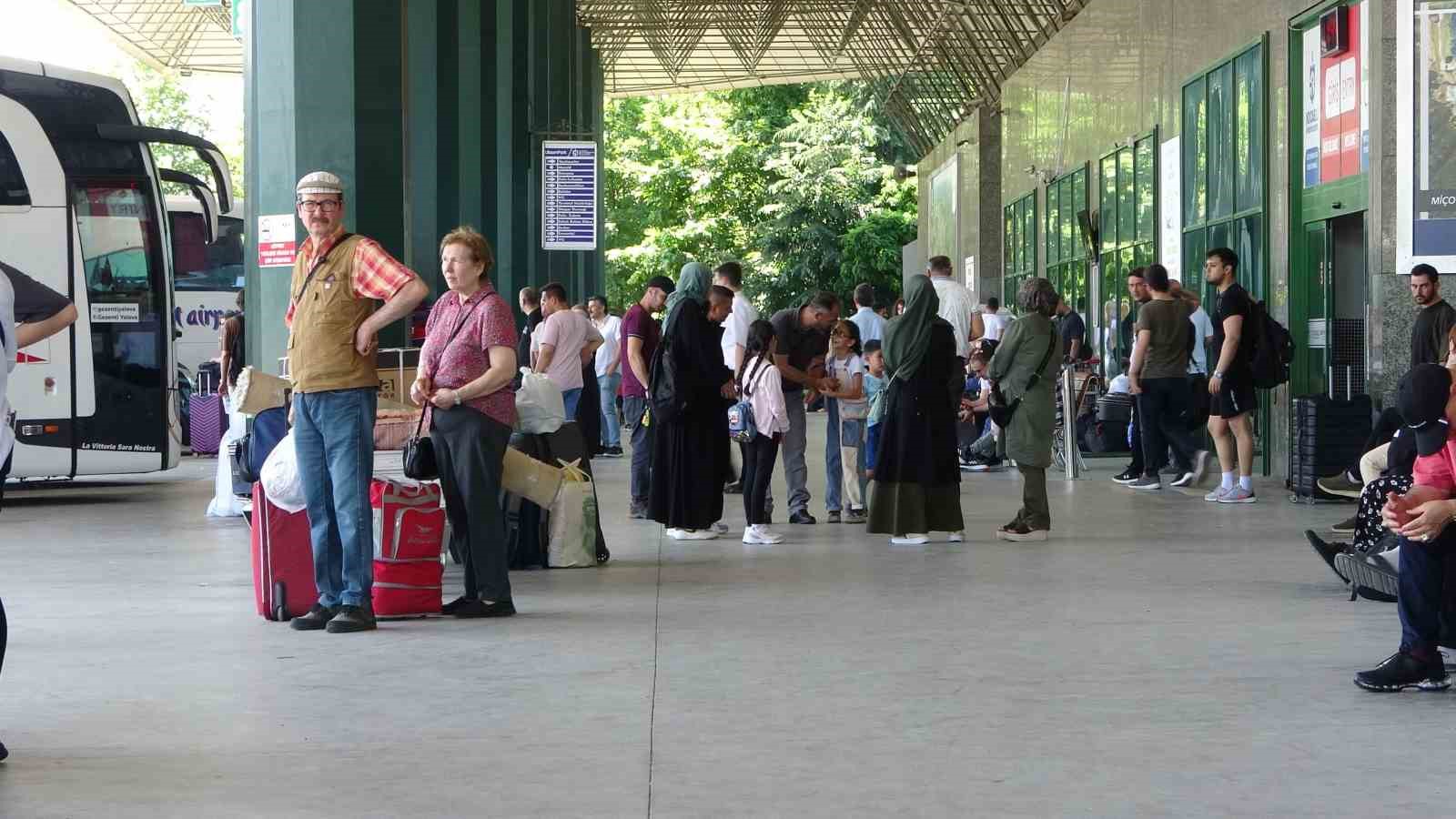 Otogarlada bayram yoğunluğu başladı