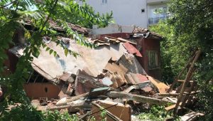 Kocaeli’de ev çöktü: 2 kişi hayatını kaybetti