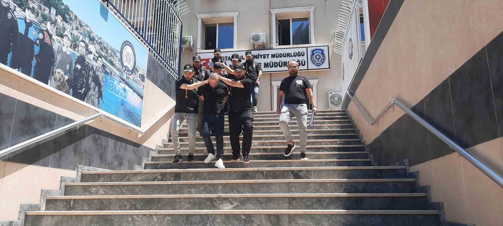 Yabancı uyruklu şahısları gasp eden 4 şüpheli gözaltına alındı