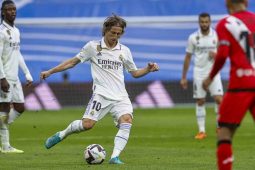 Real Madrid, Luka Modric’in sözleşmesini 2024 yılına kadar uzattı