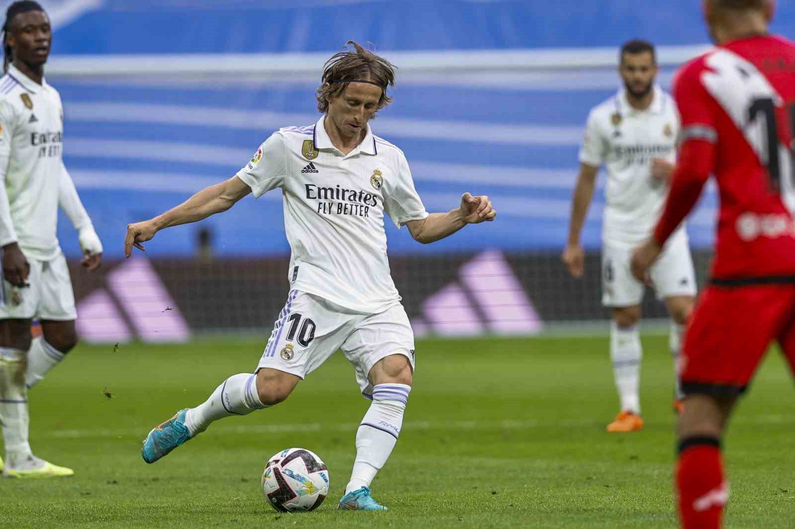 Real Madrid, Luka Modric’in sözleşmesini 2024 yılına kadar uzattı