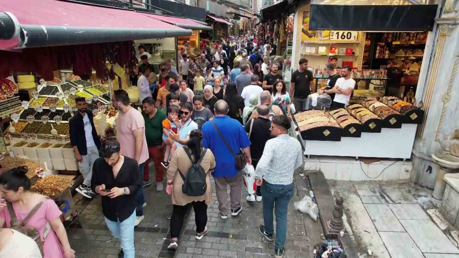 Eminönü’nde bayram hareketliliği
