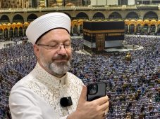 Diyanet İşleri Başkanı Erbaş’ın talimatıyla hacı adaylarının Arafat’a intikali başladı