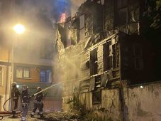 Fatih’te alevler geceyi aydınlattı