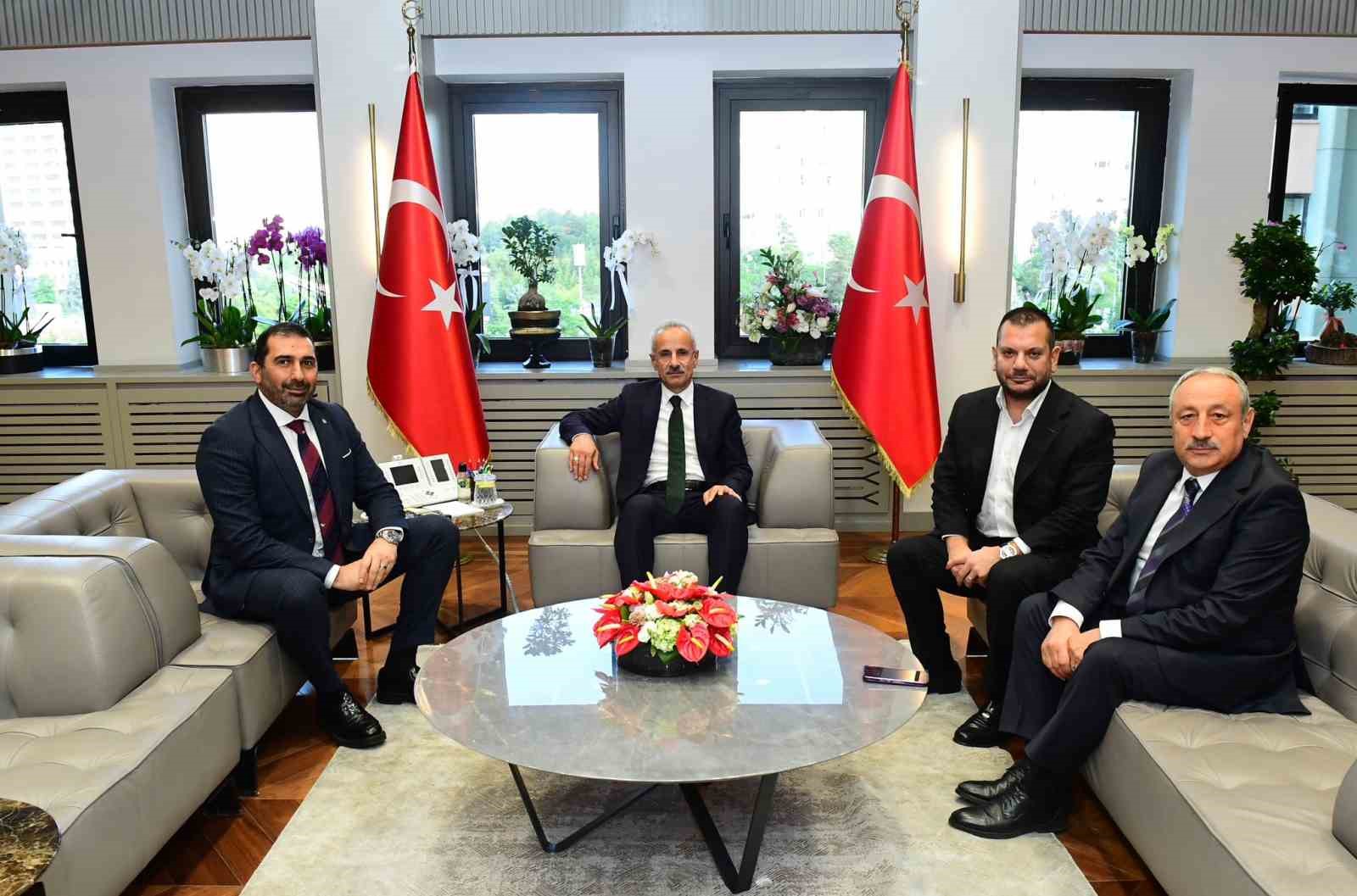 Bakan Uraloğlu’ndan Trabzonspor’a müjde: “Tesisler taşınmayacak”