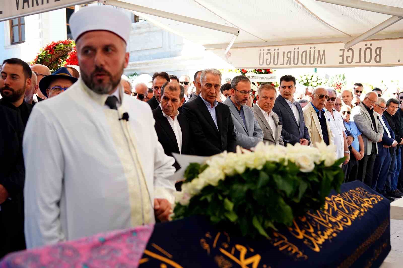 Adnan Polat’ın annesi Suna Polat, son yolculuğuna uğurlandı