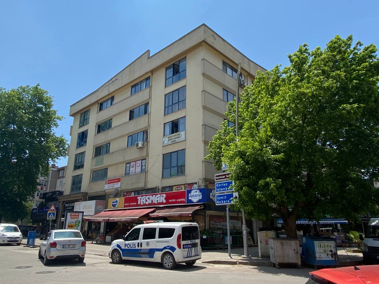 Kocaeli'de bir inşaat işçisi 4. kattan düştü! Kocaeli'de bir inşaat işçisi 4. kattan düştü!