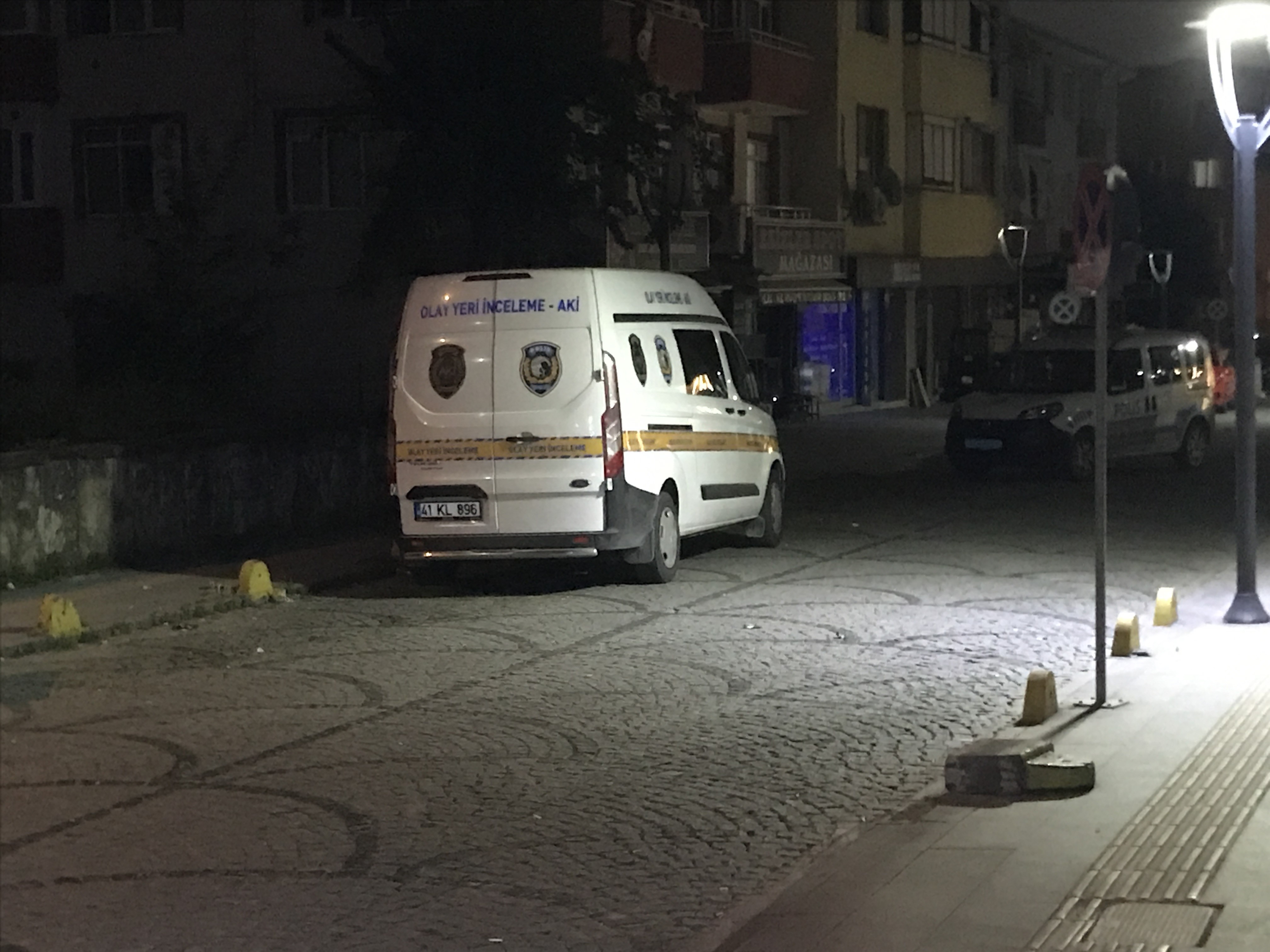 Kocaeli'de bir kişi tartıştığı şahıs tarafından kalbinden bıçaklandı Kocaeli'de bir kişi tartıştığı şahıs tarafından kalbinden bıçaklandı