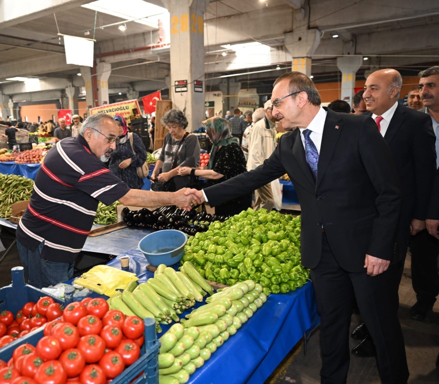 Vali Yavuz pazar esnafıyla buluştu Vali Yavuz pazar esnafıyla buluştu