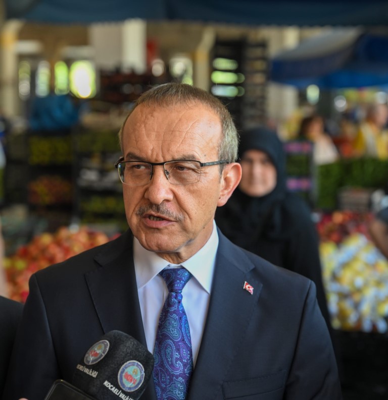 Vali Yavuz pazar esnafıyla buluştu Vali Yavuz pazar esnafıyla buluştu