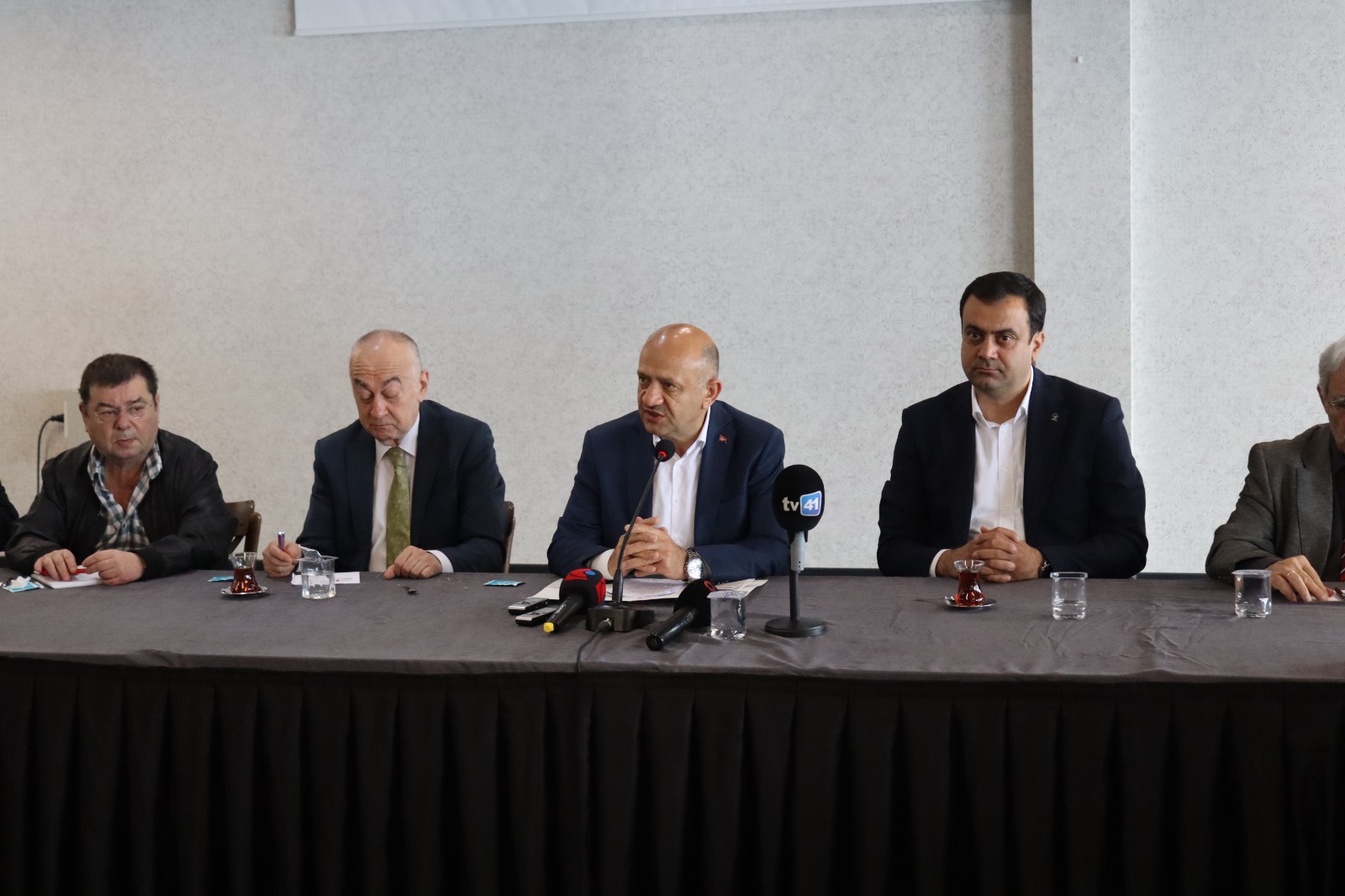 Basınla buluşan Fikri Işık: "Kocaeli her zaman etkili bir ildir" Basınla buluşan Fikri Işık: "Kocaeli her zaman etkili bir ildir"
